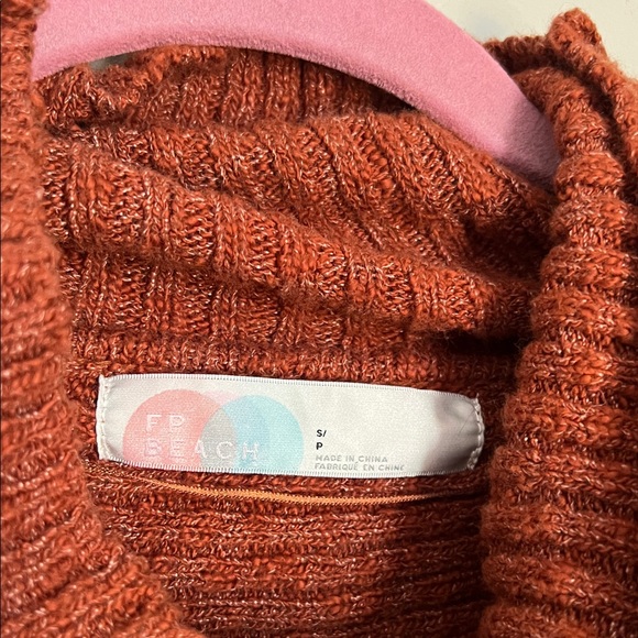 Relaxed Ribbed Turtleneck Sweater in Rust - Picture 2 of 4